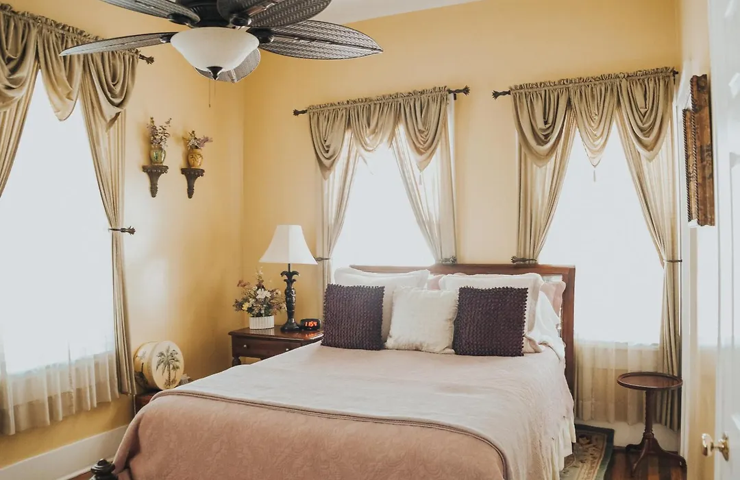 Green Palm Inn-1